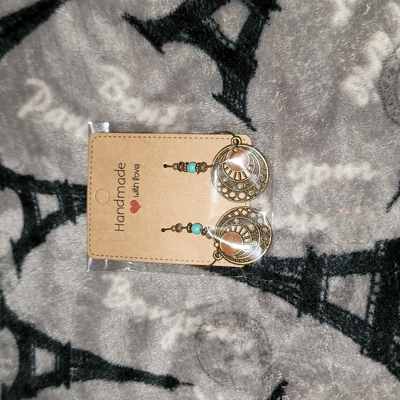 Earrings - Picture 3 of 7